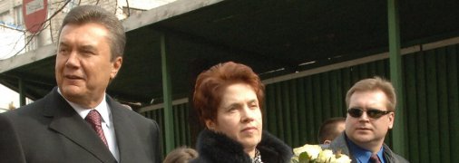 Віктор Янукович на один рік молодший за Людочку