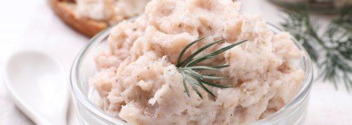 Цю намазку можна їсти з грінками або ж просто з хлібом