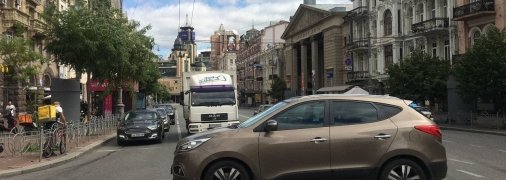 Так в Киеве водитель припарковал свое авто