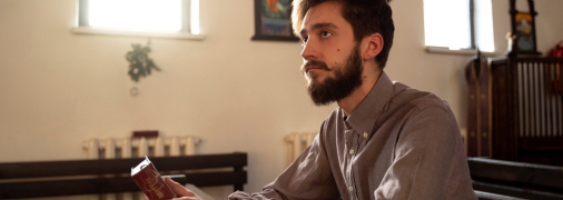 В этот день люди идут в храм