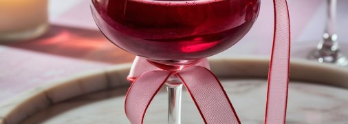 Эта наливка получается очень вкусной и ароматной (изображение создано с помощью ИИ)