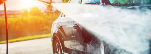 Влітку може бути приємно помити самостійно машину просто надворі