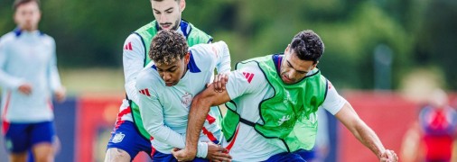 Игроки сборной Испании на тренировке