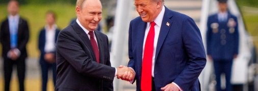Рукостискання Дональда Трампа та Володимира Путіна в Анкориджі