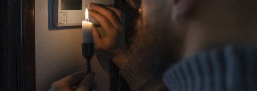 Чоловік зі свічкою