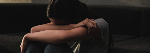 Дівчинка плаче (тематичне фото)