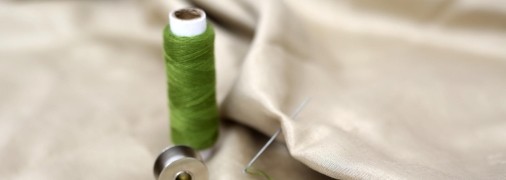 Чтобы спрятать затяжку, вам понадобится только нитка и игла