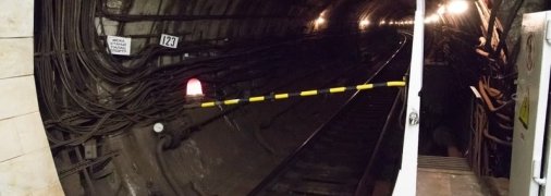 В киевском метро - ЧП: на 4-х станциях пришлось остановить движение поездов