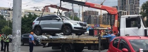 Большая парковка: где безопасно оставить авто в Киеве и как столица теряет на "серых схемах" десятки миллионов