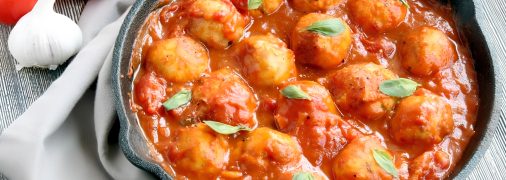 Рибні котлетки в томатному соусі