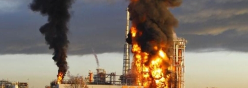 Новошахтинський НПЗ горить після атаки