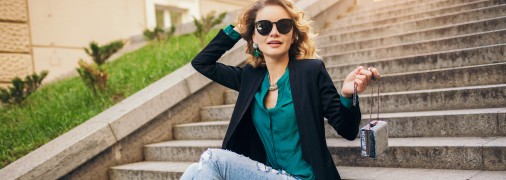 Кольорові камінчики пасують і до світлих, і до темних джинсів