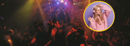 Люди слушают популярный трек 90-х