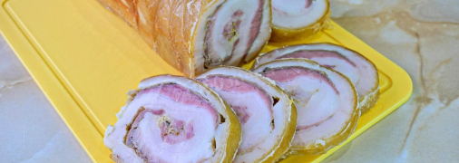 Рулет получается нежным, сочным, насыщенным