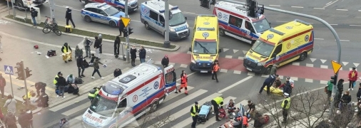 Автомобіль збив людей, які переходили дорогу по пішохідному переходу