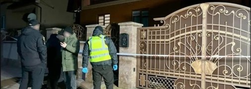 Подвір'я депутата в Мукачево, куди прилетіла граната