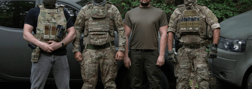 Владелец "Домино" Антон Шухнин приобрел для разведчиков внедорожник и призвал бизнес также помогать защитникам