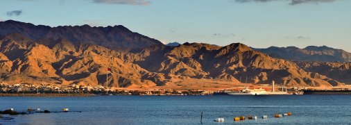 Згідно з традиційною версією, подія відбулася в Акабській затоці Червоного моря – одній із найглибших його частин