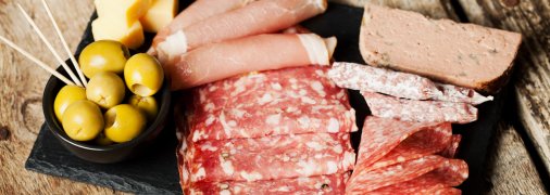 Новогодний стол: секреты мясной нарезки (видео)