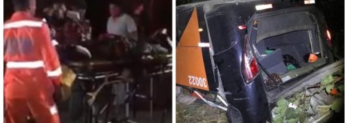 Автобус упав із мосту