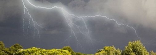 Гроза, град та шквали: в Україні на початку тижня очікується погіршення погоди