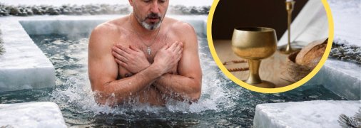 Мужчина купается в проруби