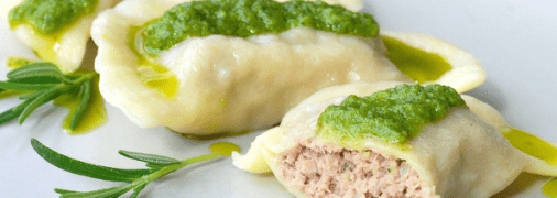 Уникальный рецепт вареников с мясом на пару и зеленым соусом