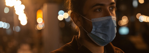 Человек в маске