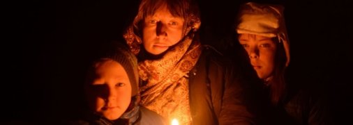 Олена Кравцова з двома дітьми була вимушена переховуватися у підвалі багатоповерхівки після того, як в їхній будинок двічі "прилетіло"