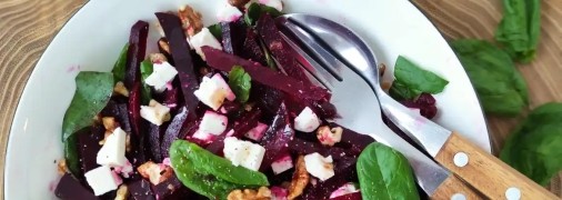 Салат из свеклы с зеленью и сыром