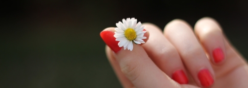 Зловживання гель-лаком може нашкодити нігтям