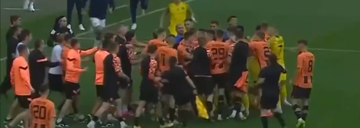 Решающий матч в борьбе за титул был омрачен дракой команд