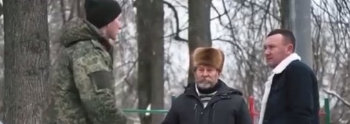 Денис Король (крайний справа) уже заявил, что не видел сценарий ролика полностью