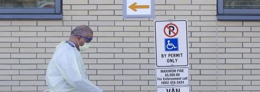 О прививках открыто не говорят: как в Канаде проходит вакцинация от коронавируса