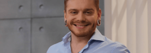 Александр Кривошапко растрогал сеть фотографиями с новорожденной дочкой