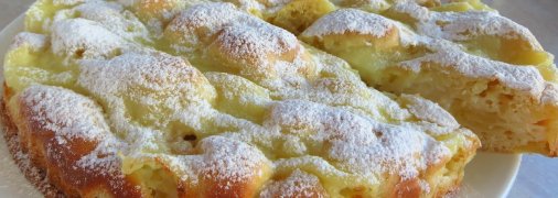 Готовится он немного дольше обычной шарлотки, а получается намного вкуснее и эффектнее