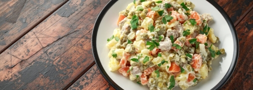 Необычный оливье с говядиной и грибами