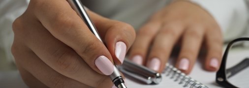 Избегайте длинных и заостренных ногтей