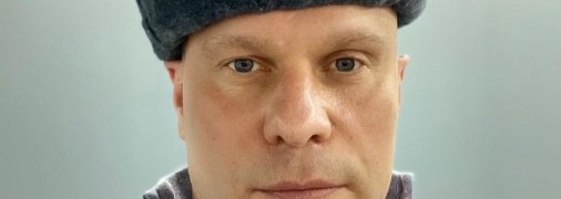 Нагрянули прямо в спортзал: Киве вручили подозрение из-за шапки со звездой (видео)