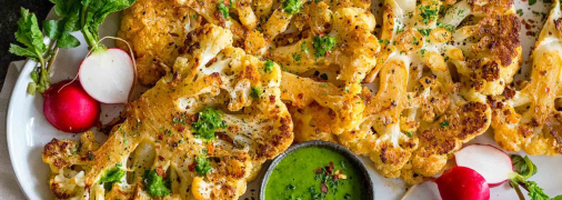 Такі стейки можна приготувати з різних видів капусти