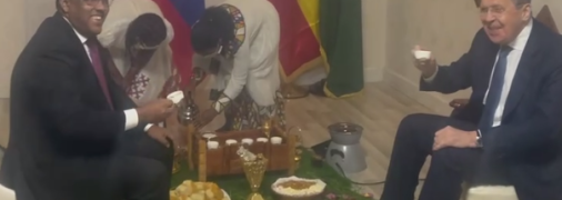 Демеке Мекконен "пригощає" лаврова кавою, димом і сіном