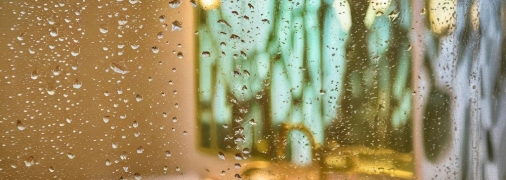 Запотевание стекла – это очень распространенная проблема (изображение создано с помощью ИИ)