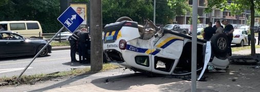 Авто поліцейських, яке постраждало у ДТП