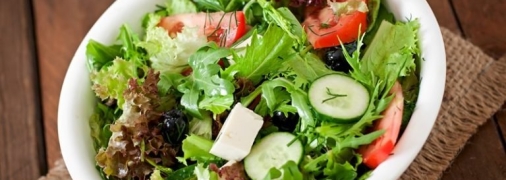 Салат из соленых огурцов и пекинки