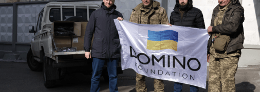 Domino Foundation Антона Шухнина передал военным партию химических грелок для работы на передовой