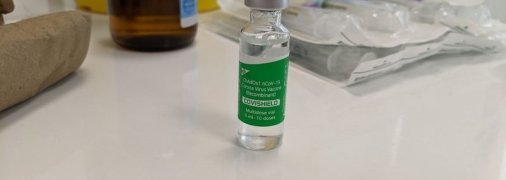 Вместе с уколом - волна негатива: как в Украине проходит вакцинация от COVID-19