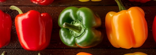 Есть действенный лайфхак, как быстро очистить перец (изображение создано с помощью ИИ)