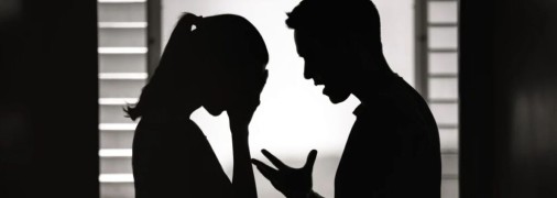 Аб'юзер – це не завжди монстр з криками. Він може ховатися під маскою турботливого партнера, друга, або навіть родича.