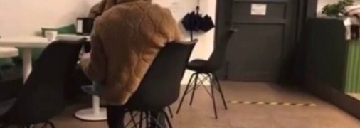 Киевлянка кричала на своего ребенка и жестоко обращалась с ним в кафе