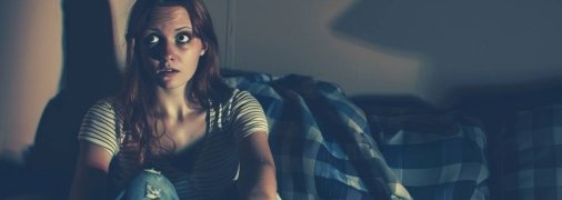 Стук у стен может иметь разные значения (изображение создано с помощью ИИ)